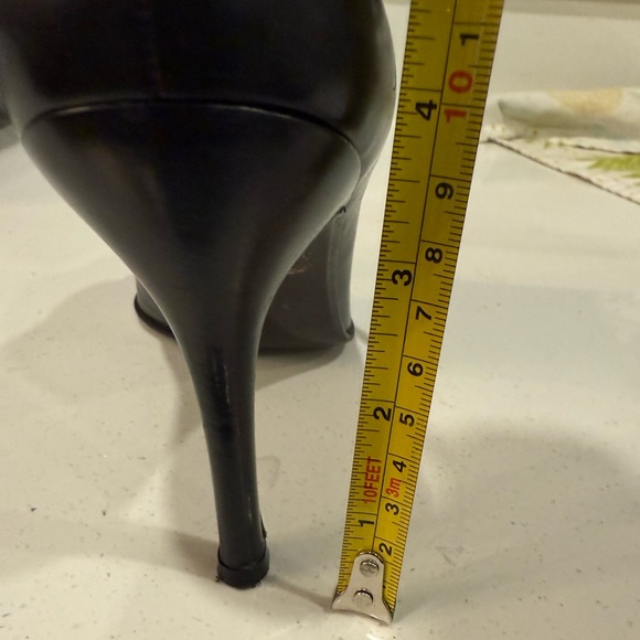 Killer Stuart Weitzman black leather booties - Picture 10 of 10